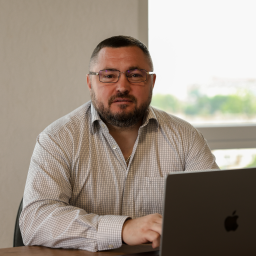 Консультація психіатра онлайн: Бірчак Олег Михайлович у Ментал Гід. Професійна допомога та підтримка.